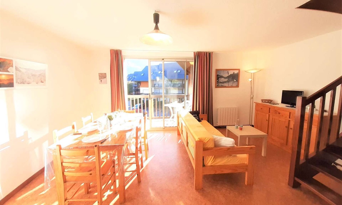 Vignec Apartment | Spacious 3BR Apartment in Saint Lary Soulan - Sleeps 6, South Facing, Parking, Ski Storage