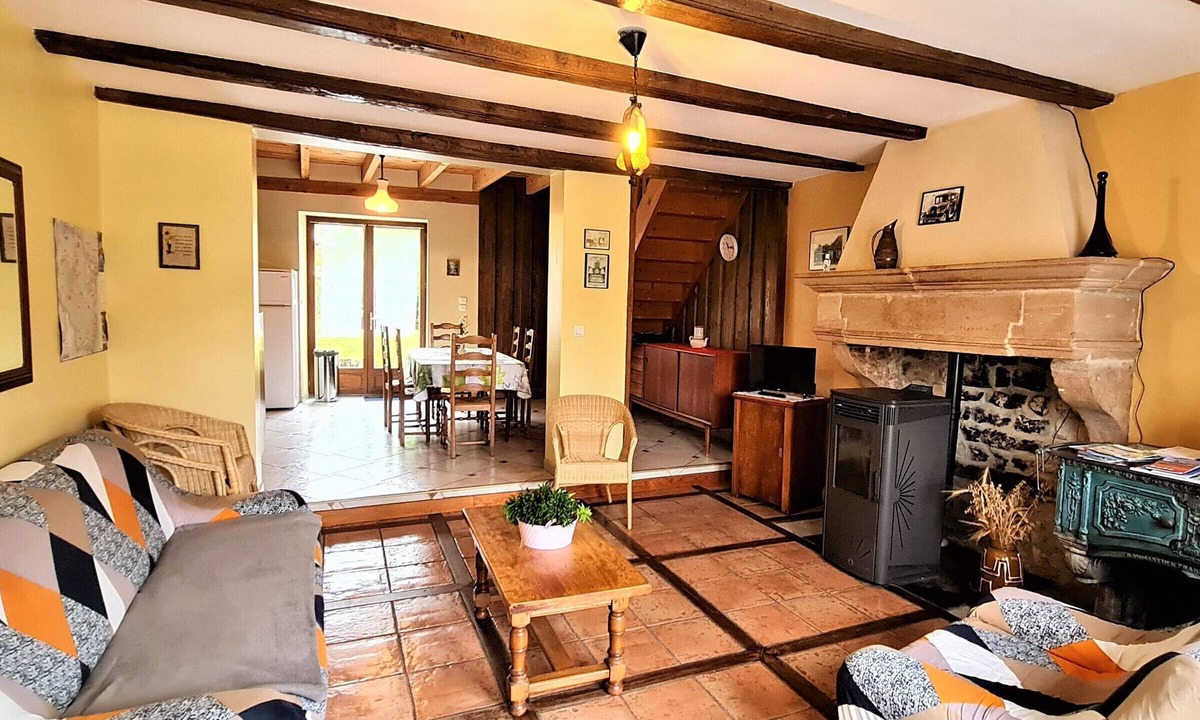 Meligny-le-Grand Cottage | Spacious and comfortable house with terrace and garden, perfect for family or business