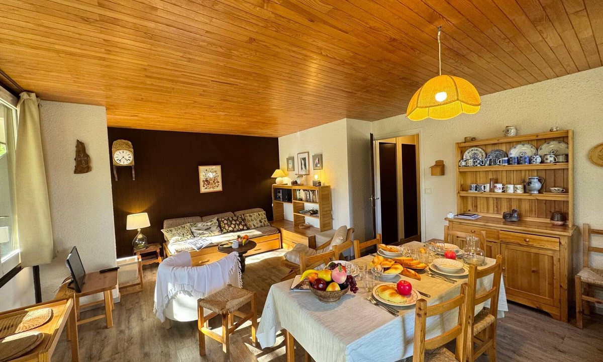 Les Claux Apartment | Spacious apartment at the slopes, pets allowed