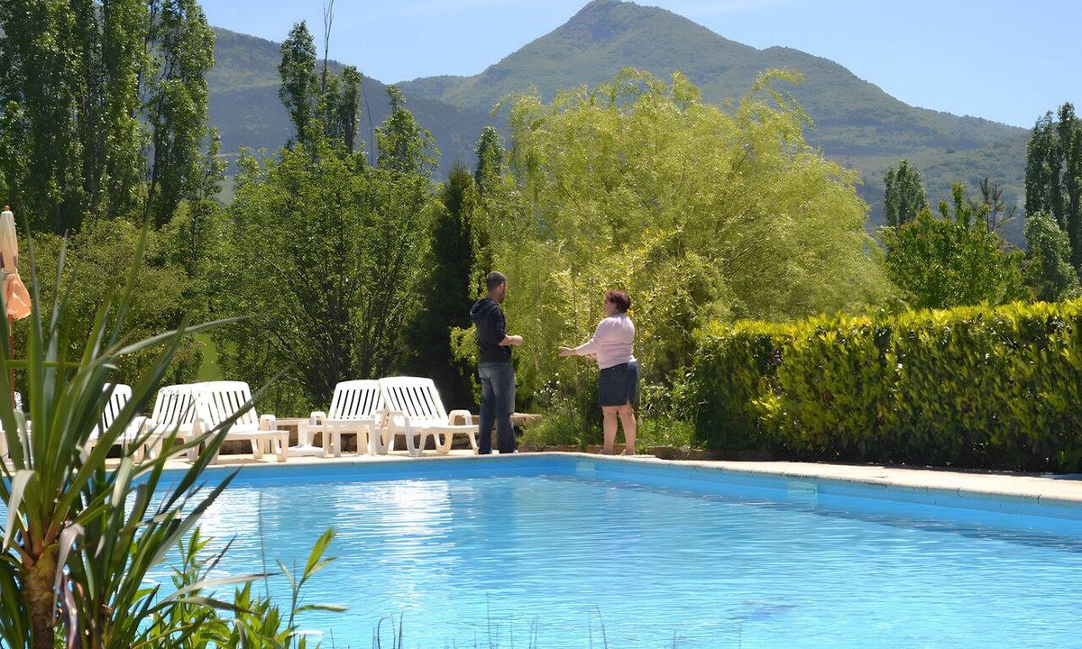 Bourdeaux House | Spacious Gîte with 16-Person Spa and Jacuzzi near Medieval Village