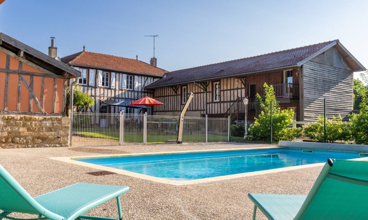 Louvemont House | Spacious gîte with swimming pool - Ideal for groups 8 bedrooms