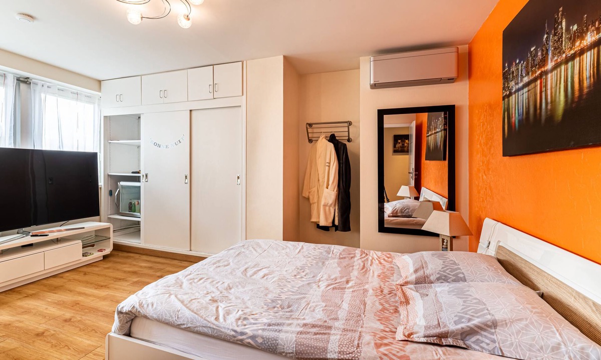 Saint Nicolas - Charles III - Ville vieille - Trois Maisons - Leopold Apartment | Spacious guest room in the heart of Nancy
