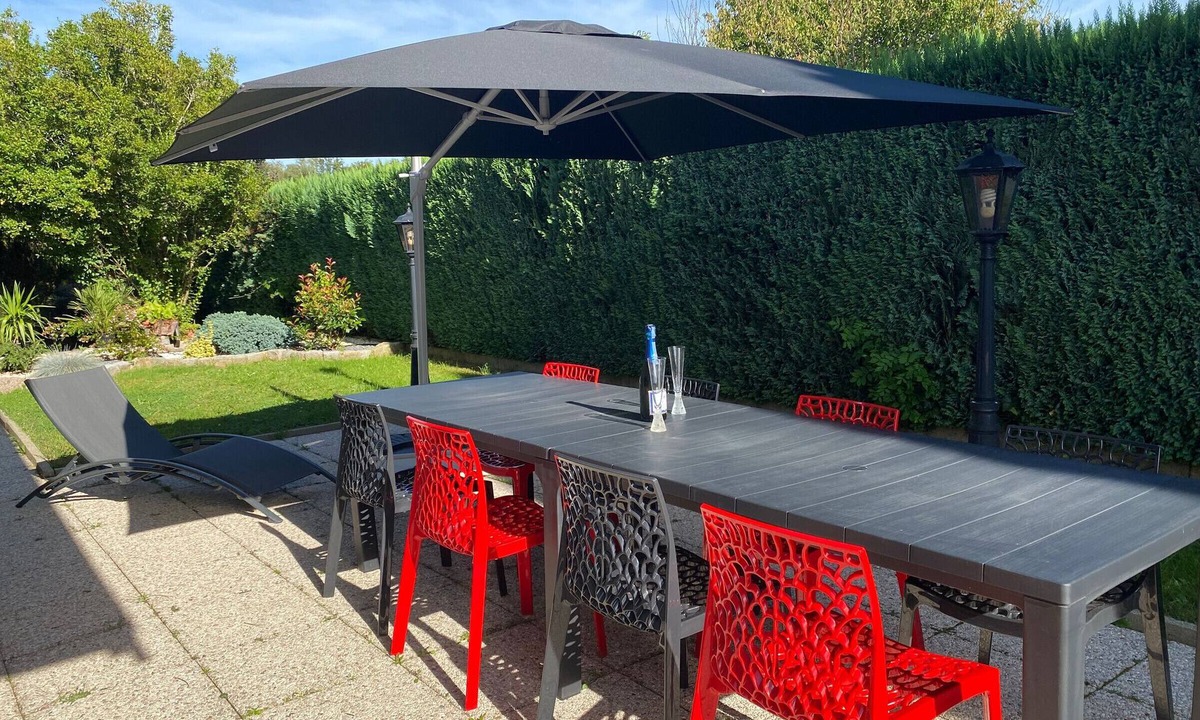 Dinoze House | Spacious house with private garden and WIFI, near Épinal