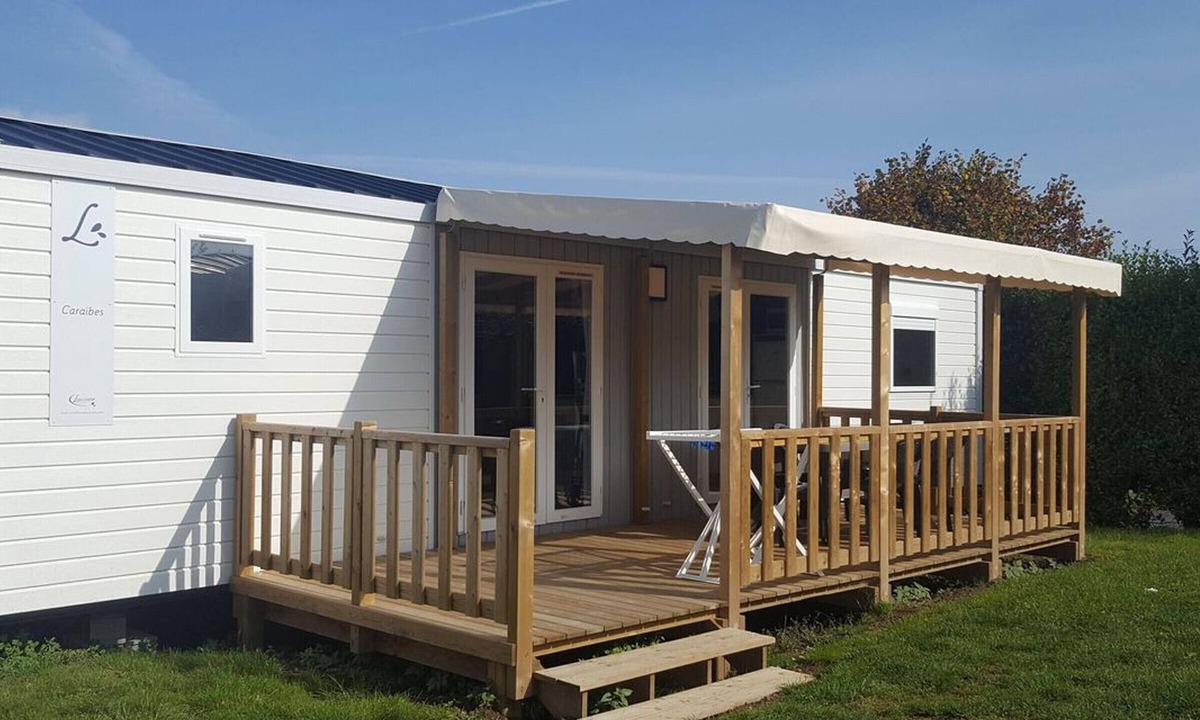 Binic House | Spacious mobile home with terrace for 6 people