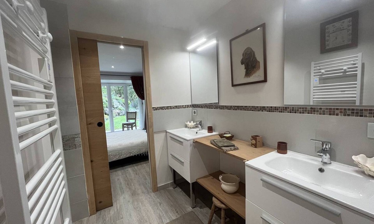 Cauterets Apartment | Spacious rooms in Cauterets, private garden, pets allowed
