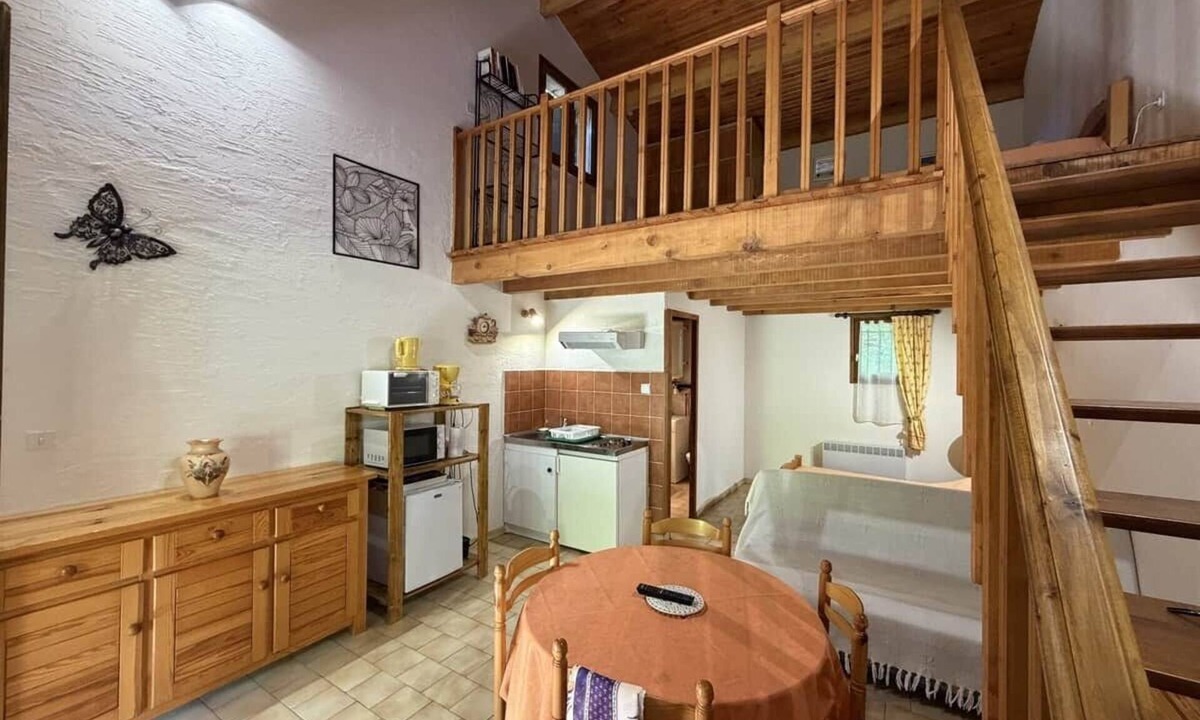 Castellane Apartment | Spacious Studio in Castellane