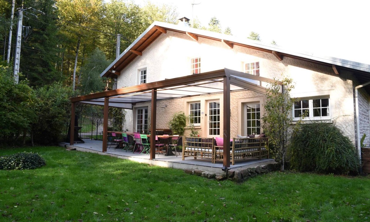 Epinal Apartment | Spacious vacation home by the stream in Épinal - ideal for families and friends