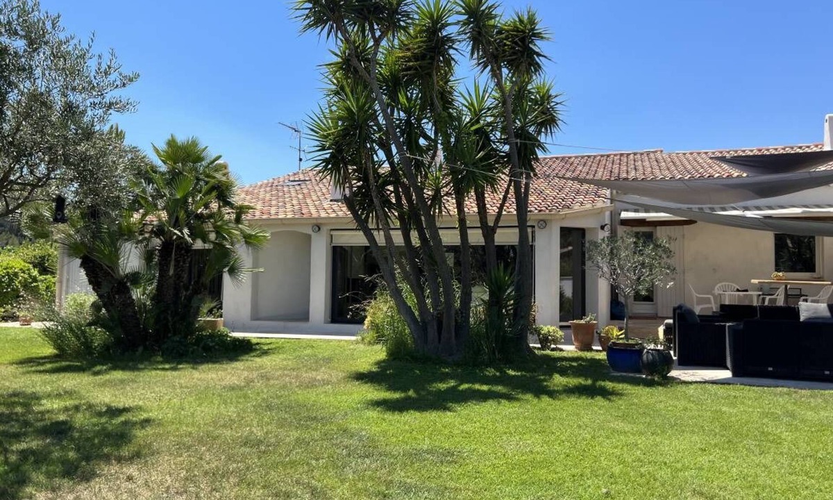 Cuers Villa | SPACIOUS VILLA, TENNIS COURT, LARGE PARK