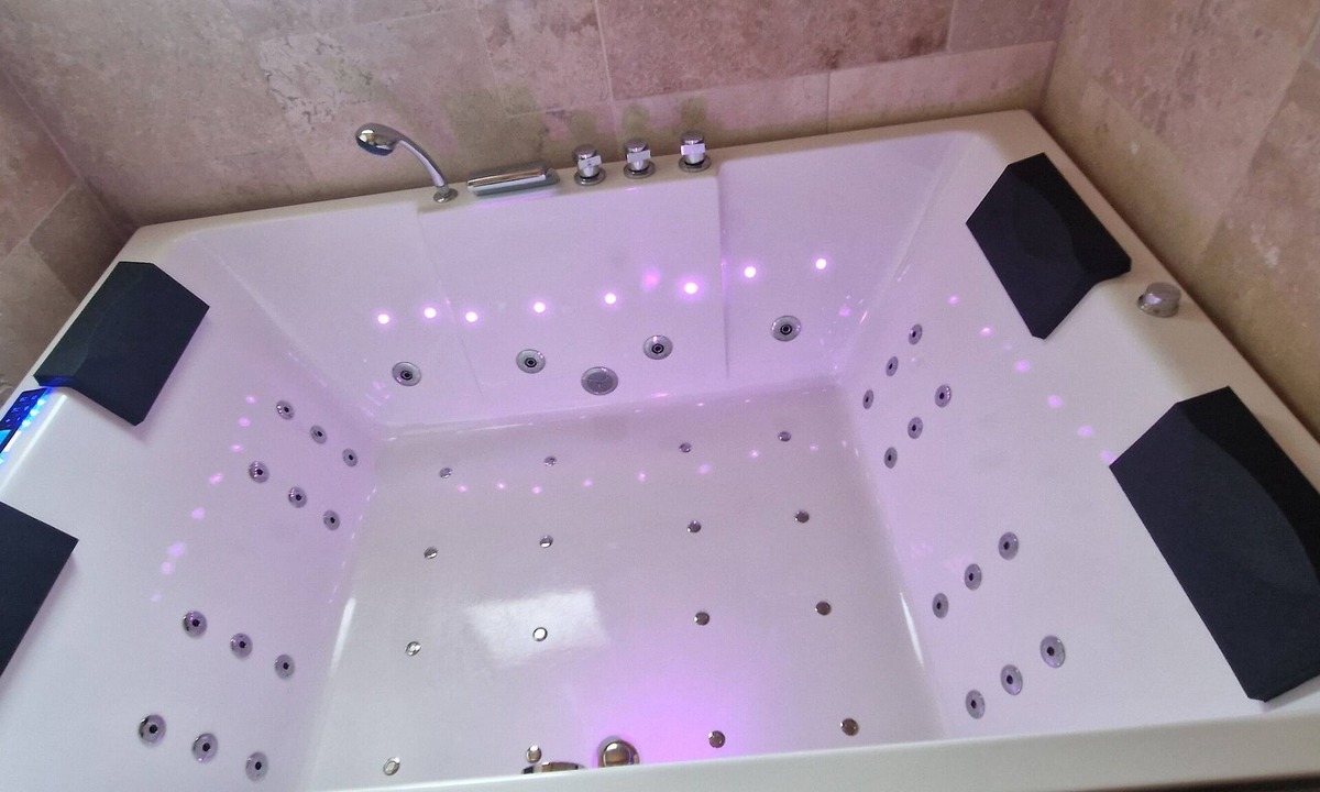 Mesnil Sous Les Cotes Ski Chalet | Stani@illan chalets/jacuzzi