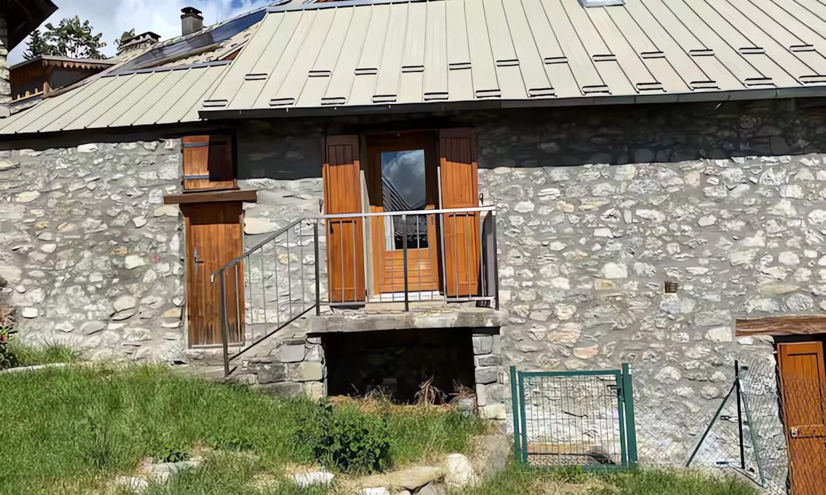 Orcieres-Merlette Ski Chalet | Stone chalet with garden and panoramic view!