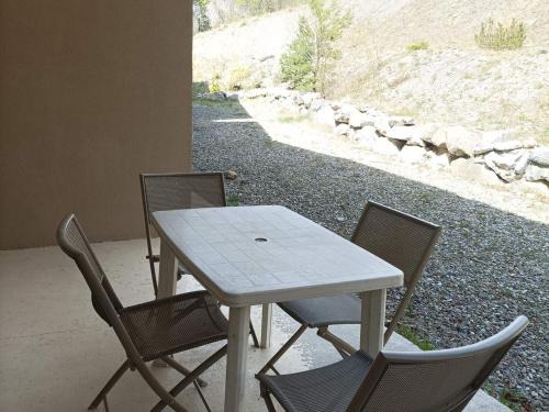 Jausiers Apartment | Studio à Jausiers avec piscine, parking et animaux acceptés - FR-1-165B-51