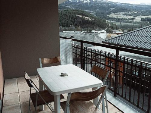 Jausiers Apartment | Studio à Jausiers avec terrasse et accès piscine, animaux acceptés - FR-1-165B-48