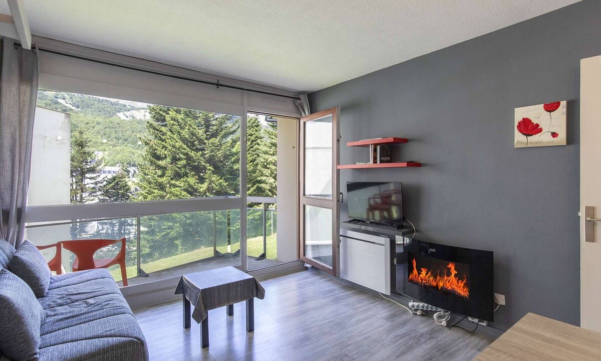 Eaux-Bonnes Apartment | Studio 3 people near slopes, balcony and fireplace