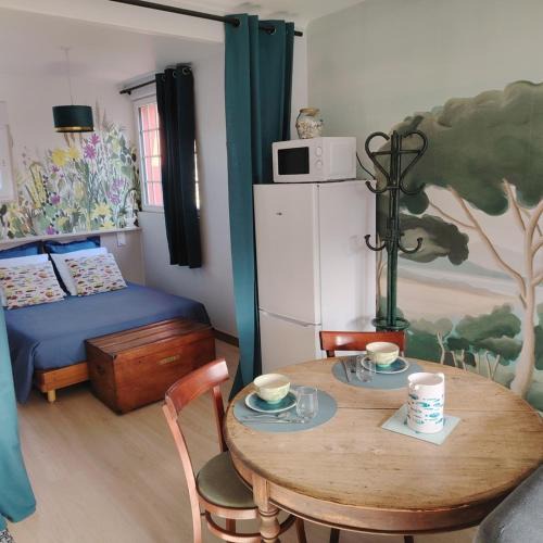Roz-sur-Couesnon Apartment | Studio Augustine, studio pour une pause en Baie du Mont Saint Michel