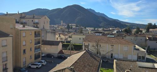Digne-les-Bains Apartment | Studio avec balcon et vue panoramique sur le Cousson proche Thermes