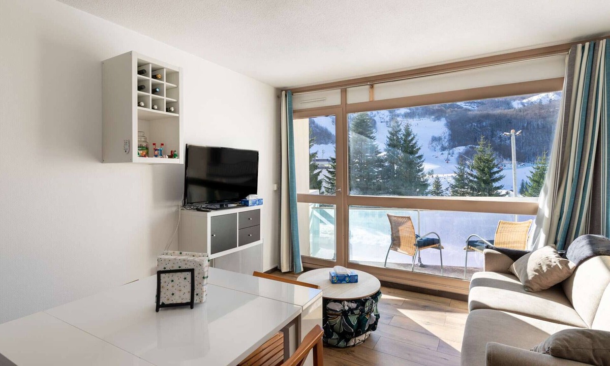 Eaux-Bonnes Apartment | Studio cabin for 6 near slopes with balcony and ski locker