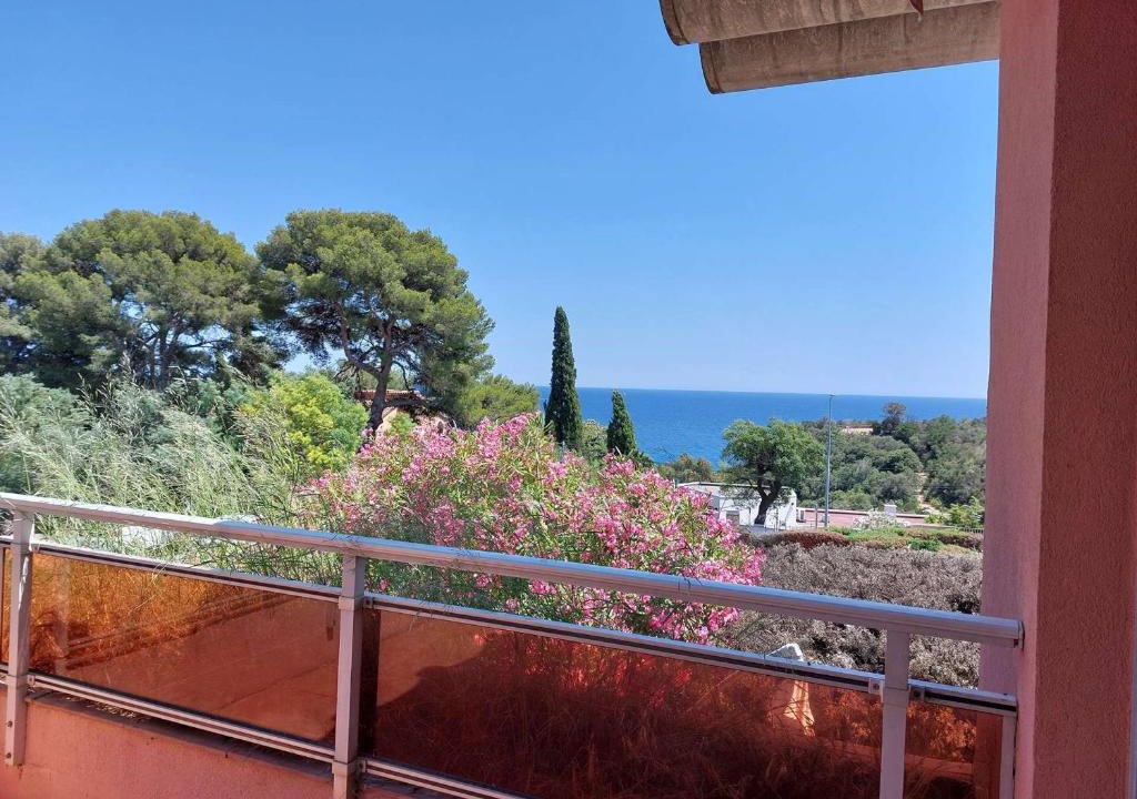 Cavalaire-sur-Mer Apartment | Studio Cabine à Cavalaire-sur-Mer, 4 Couchages, Parking - FR-1-226B-167