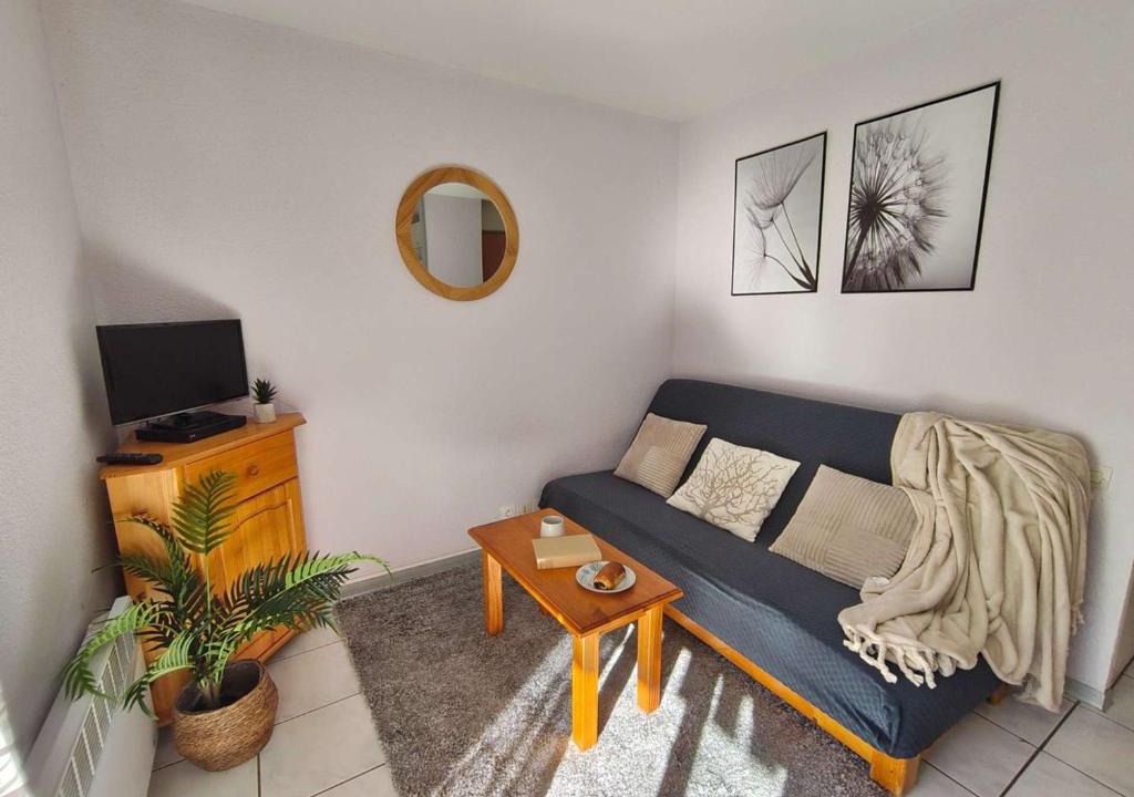 Luz-Saint-Sauveur Apartment | Studio cabine 4 pers, balcon sud, parking, prox centre Luz-St-Sauveur, proche ski et thermes - FR-1-402-72