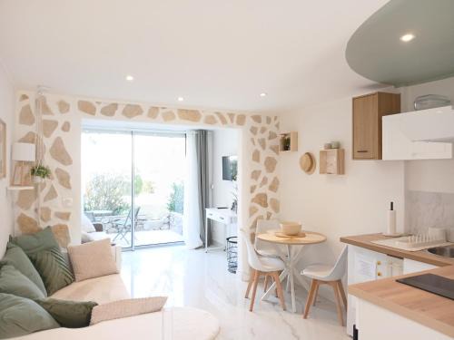 Saint-Vallier-de-Thiey Apartment | Studio calme avec terrasse et piscine