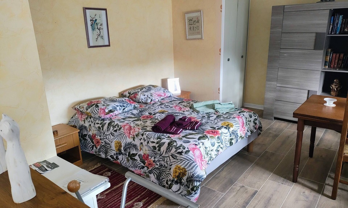 Saint-Dizier Apartment | Studio "Chez Fred et Angela" with Shared Garden and Wi-Fi