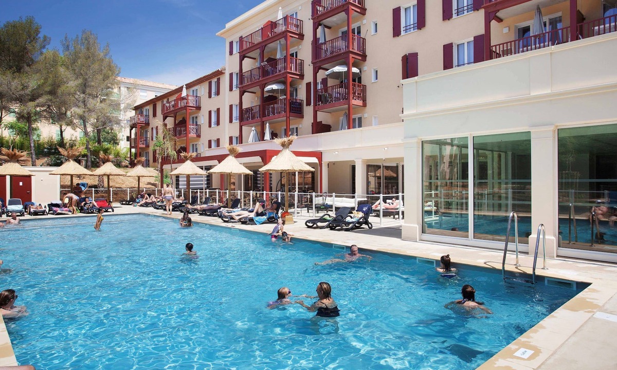 Cavalaire-sur-Mer Apartment | Studio Climatisé | 10 Minutes de la Plage!
