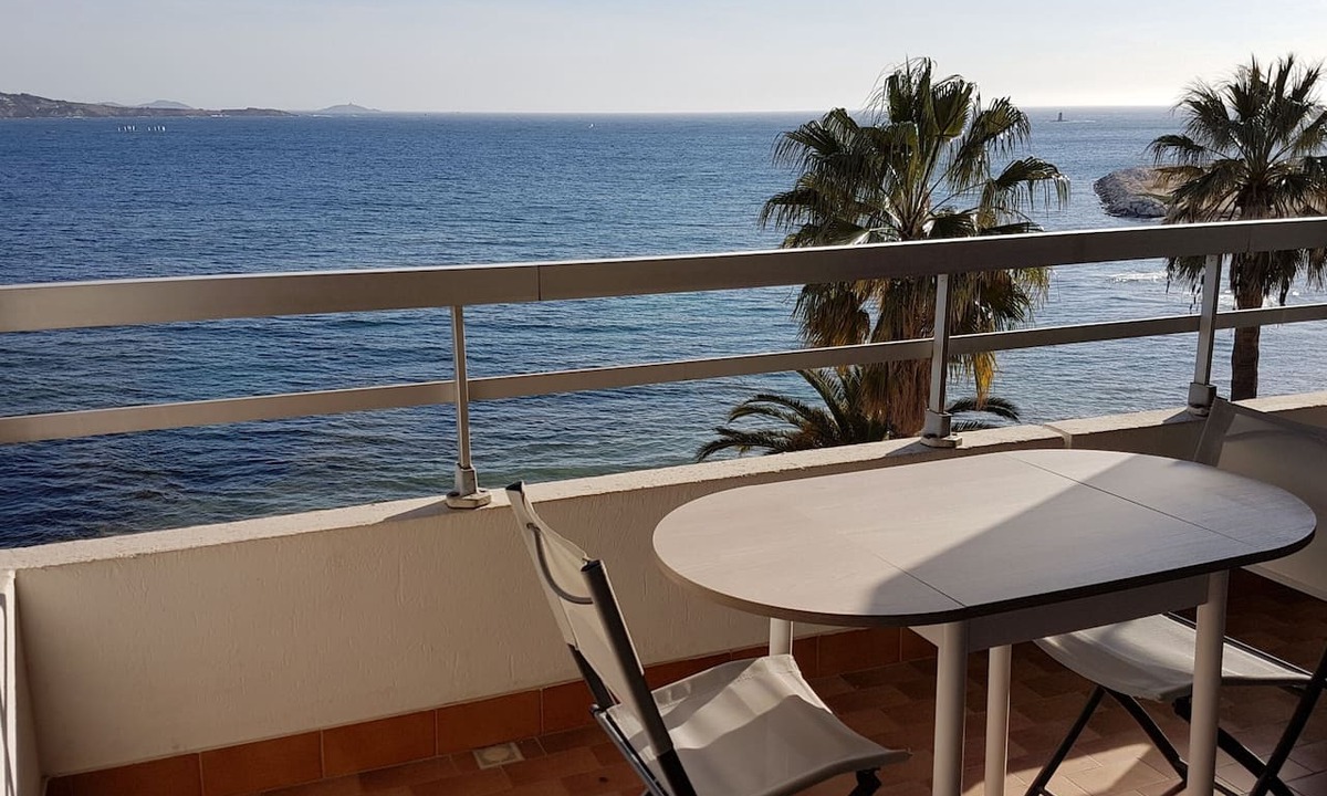 Bandol Apartment | STUDIO + COIN NUIT Panoramic sea view. Facing the Sable beaches