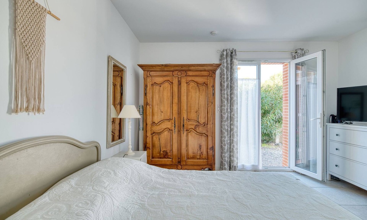 La Salvetat-Saint-Gilles Apartment | Studio 'Gîte Le Colibri' with Private Terrace, Garden, and Wi-Fi