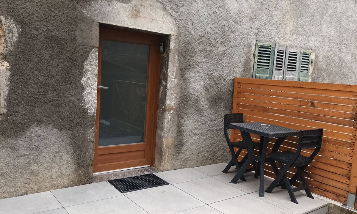 Giez Apartment | Studio L'Essence Alpine - Elegance & Serenity near Lake Annecy