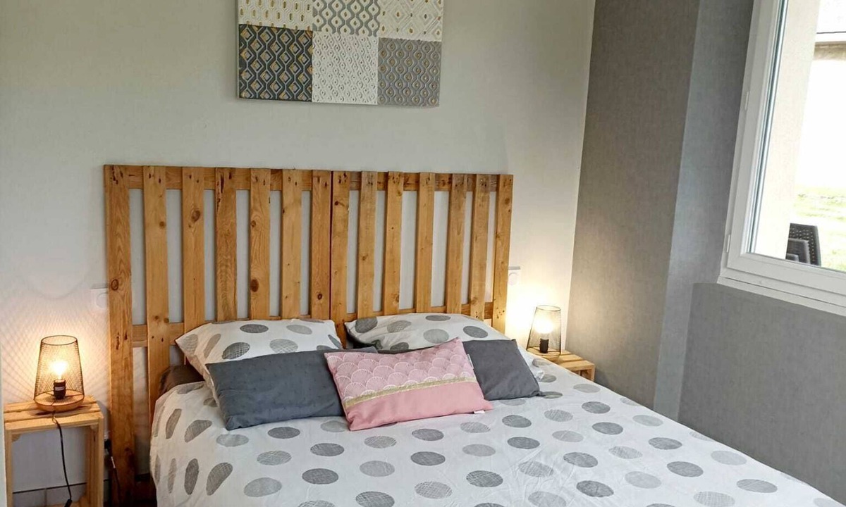 Saint-Come-d'Olt Apartment | Studio "La Clématite d'Olt" with Private Terrace and Wi-Fi