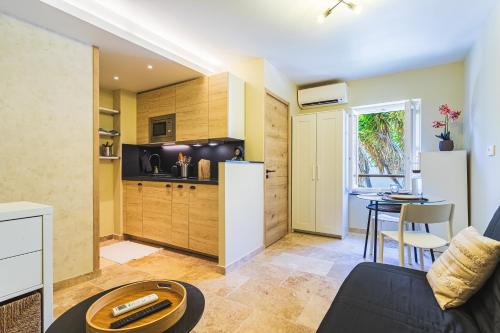 Hyeres City Centre Apartment | Studio Tom & Cé - Climatisé au centre-ville