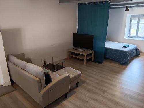 Neuilly-l'Eveque Apartment | Studios à la Campagne