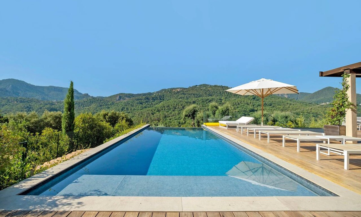 Les Adrets-de-l'Esterel House | Stunning Modern Corian Villa with All Comforts in the Heart of the Estérel Mountains