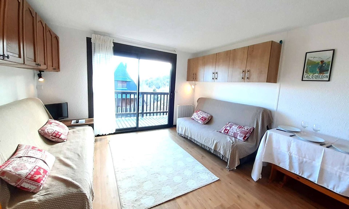 Saint-Lary-Soulan Apartment | Stunning Chalet for 4 in Saint-Lary-Soulan with Balcony, Near Ski Lifts & Free Shuttle