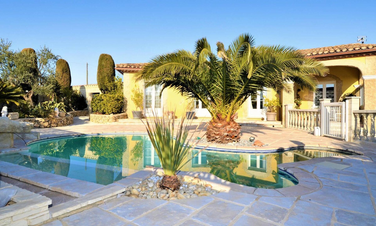 Jonquieres-Saint-Vincent House | Stunning home in Jonquière saint Vincen