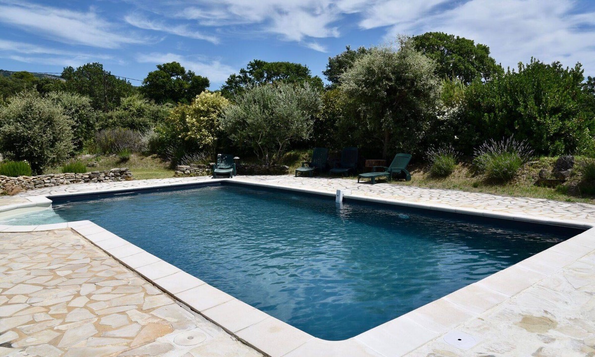 Saumane-de-Vaucluse Villa | Stunning private villa for 7 guests with WIFI, private pool, TV and terrace