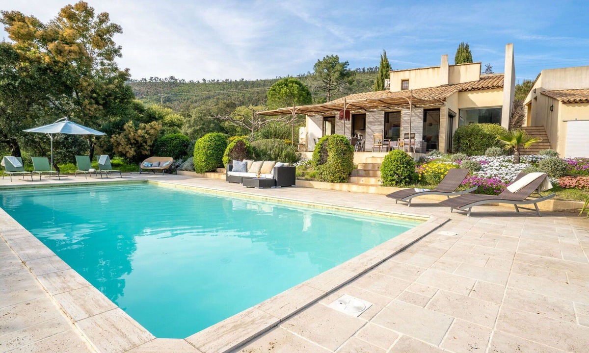 La Mole House | Stunning private villa for 9 guests with private pool, A/C, WIFI, TV, terrace and pets allowed