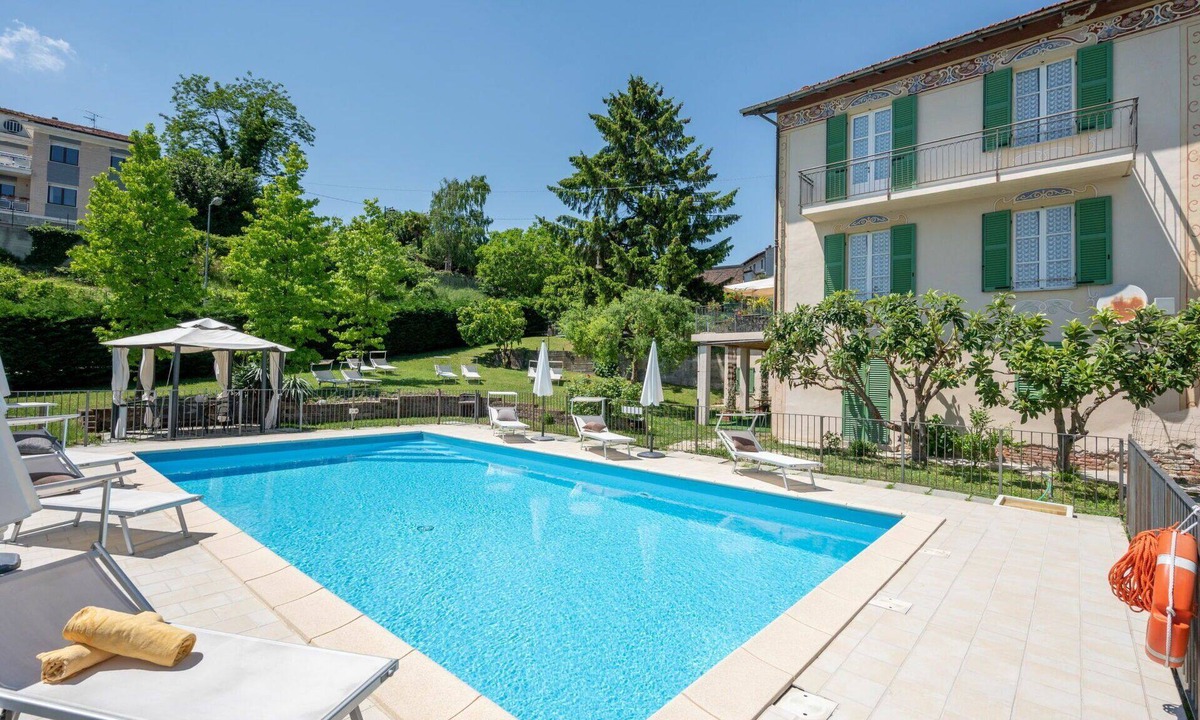 La Morra Villa | Stunning private villa for 8 people with private pool, WIFI, TV and patio