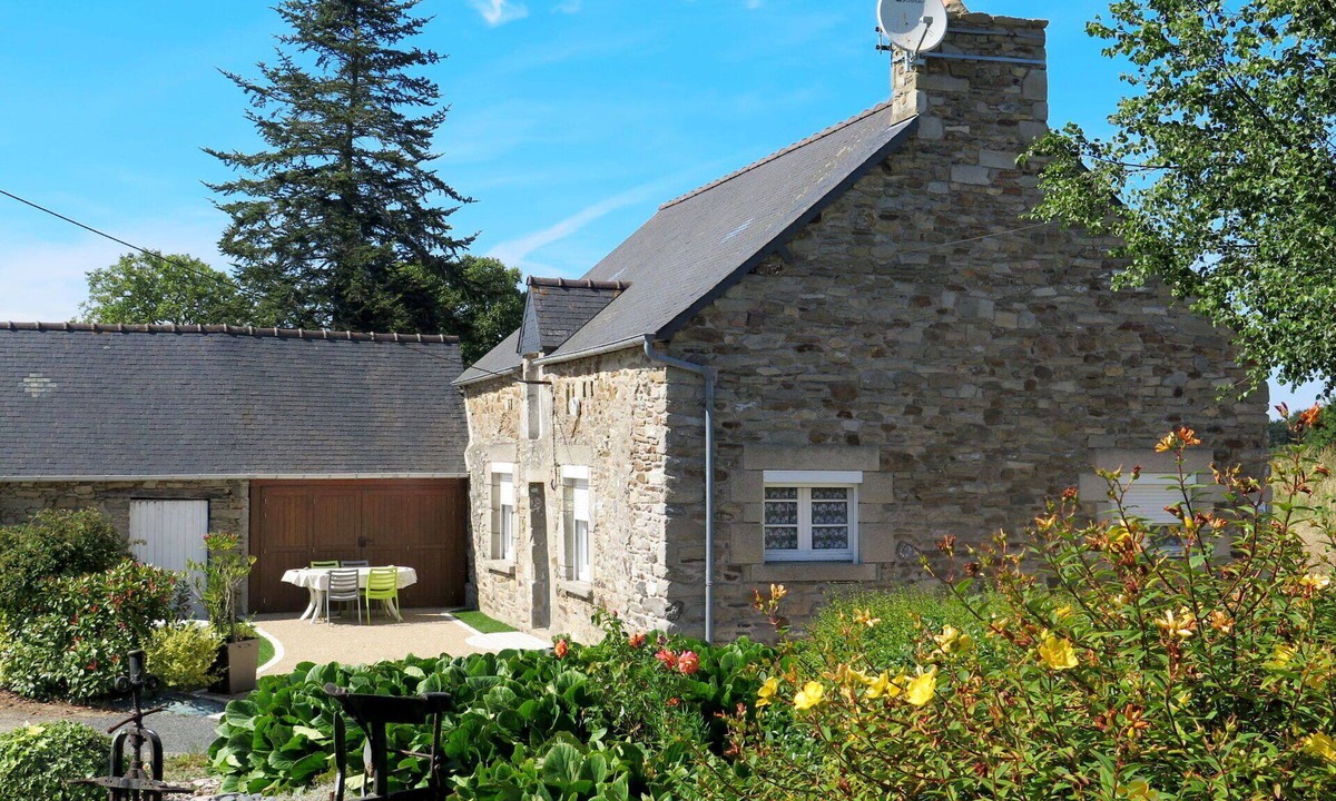 Matignon House | Stunning private villa for 4 people with TV and pets allowed