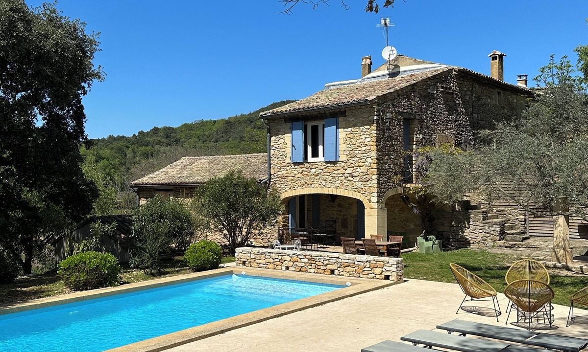 Saint Michel d'Euzet House | Stunning stone farmhouse with a private pool and fenced-in garden, nestled among the vineyards