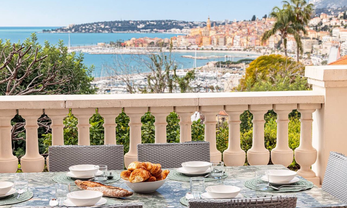 Menton Condo | Sublime sea view house