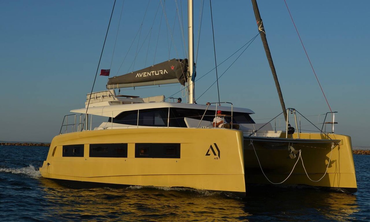 Port Grimaud Boat Rental | Sun-Kissed Sailing Adventure in Provence-Alpes-Côte d'Azur