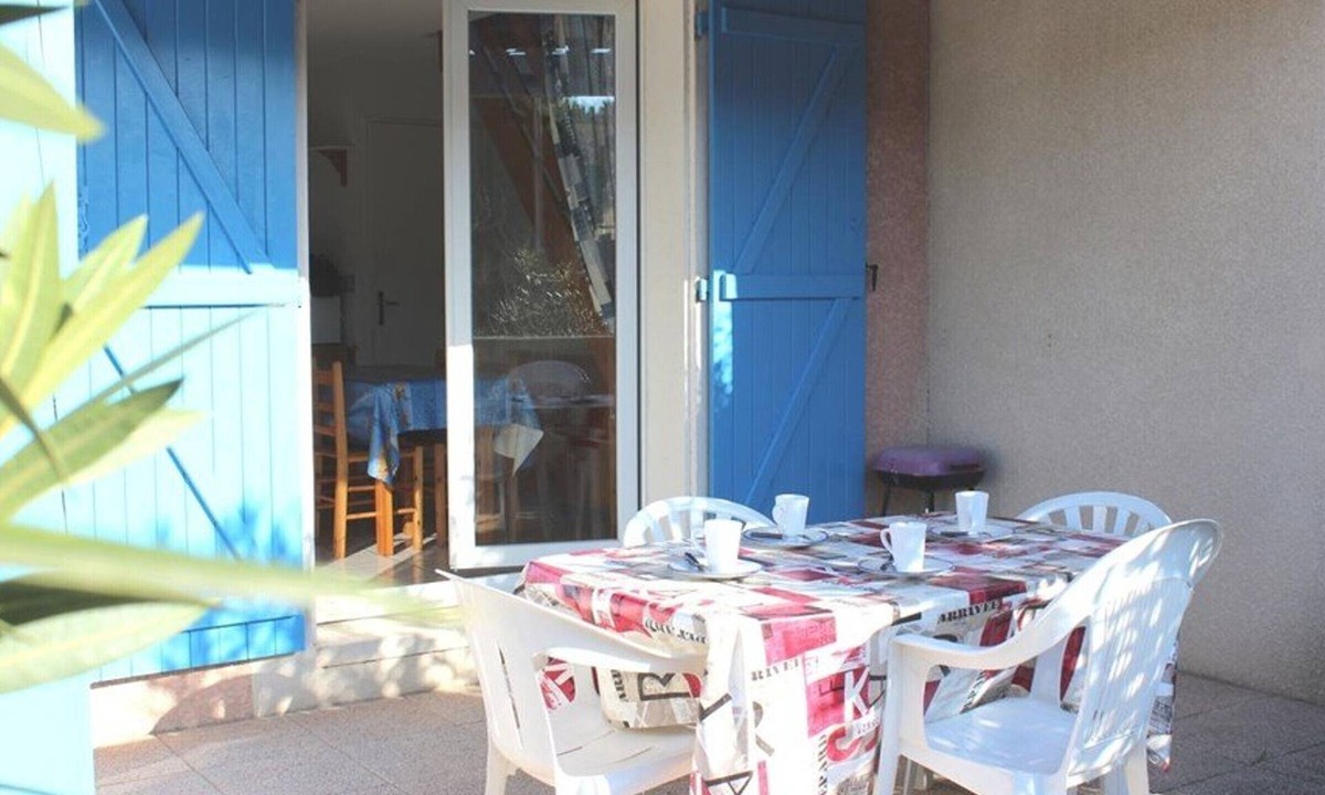 Gruissan House | Sunny 3-Room House with Pool, Terrace & Parking - Sleeps 6, Near Beach & Shops