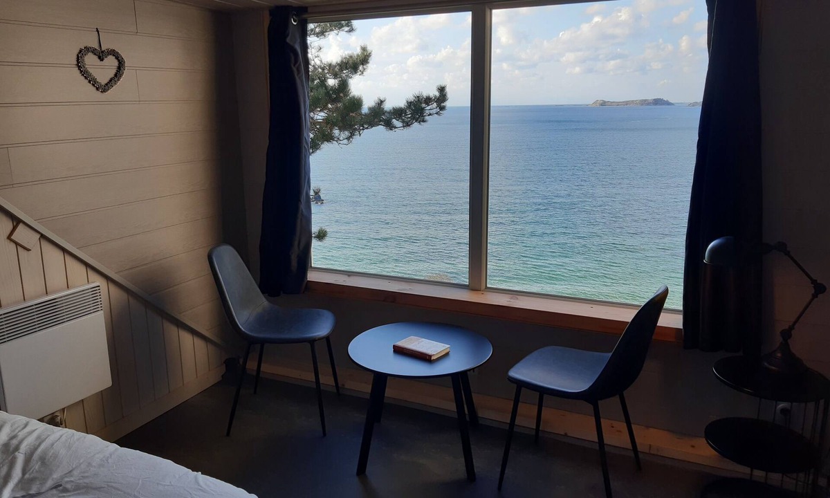Tredrez-Locquemeau Apartment | Sunny maisonette with stunning sea view for 2 people