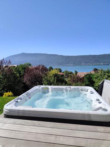 Veyrier-du-Lac Villa | Sunshine Villa in front of Annecy Lake