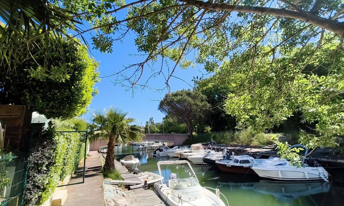 Port Cogolin Apartment | Superbe Maison de Pêcheur en Duplex – Les Pieds dans l'Eau à Port-Cogolin