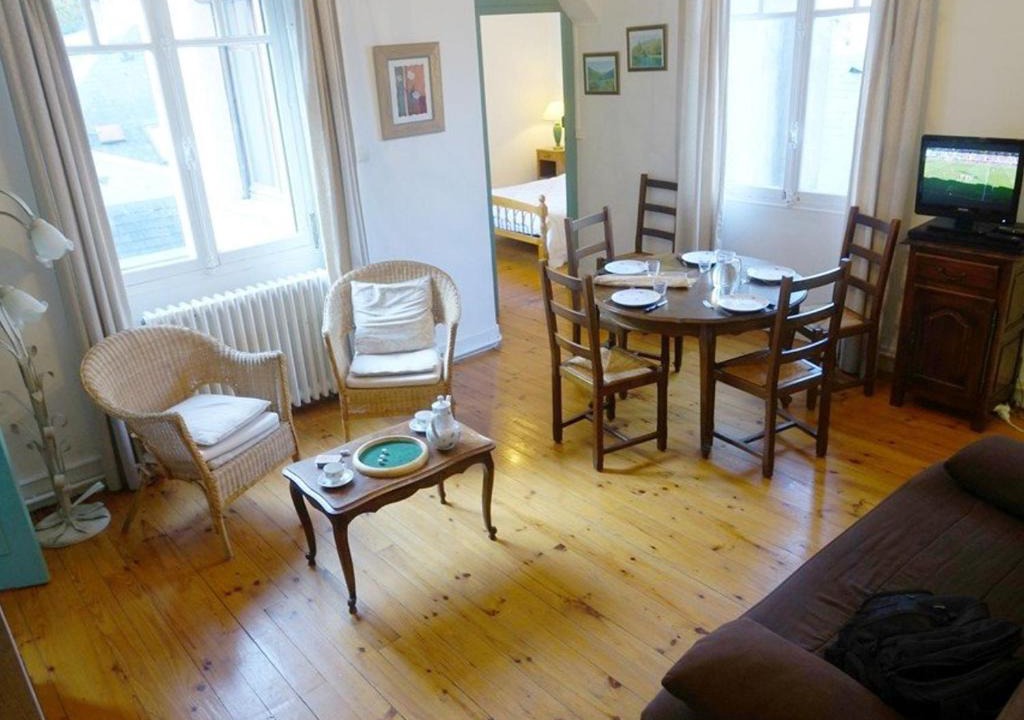 Bagneres-de-Luchon Apartment | Superbe T3 pour 7 pers. avec Wi-Fi et Parking à Luchon - FR-1-313-188