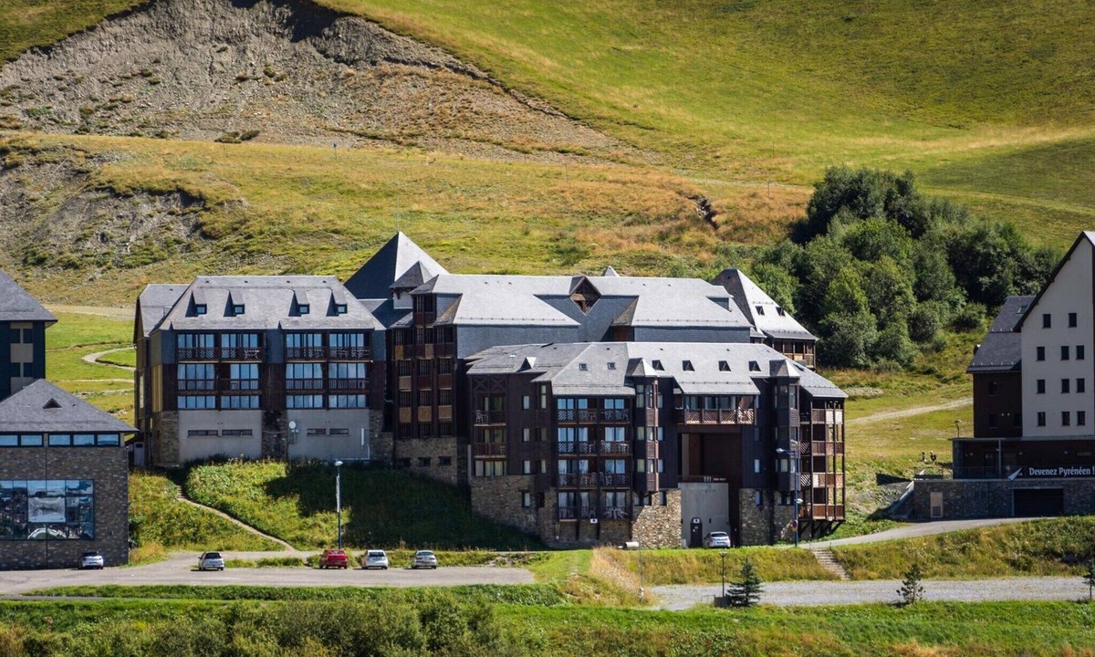 Peyragudes Apartment | Superior 2-Bedroom Stay for 6