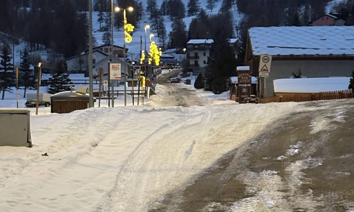 Borgata Sestriere Apartment | Sweet abode studio apartment sleeps 6 150mt from the ski lifts borgata