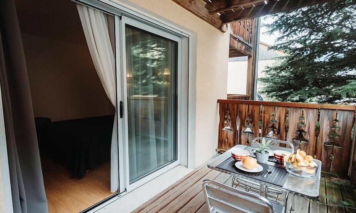 Ax-les-Thermes Apartment | Swimming pool, balcony, parking, tv, ski locker, 31m², Ax-Les-Thermes