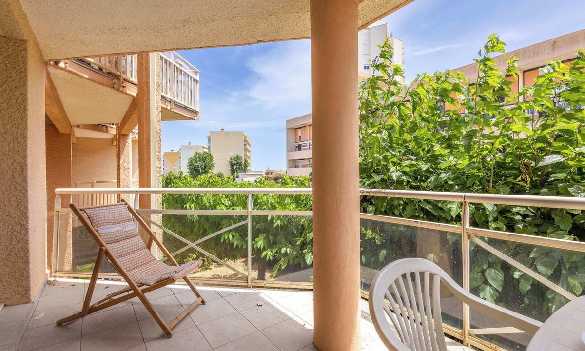 Valras-Plage Apartment | T2 with Pool, Terrace & Parking